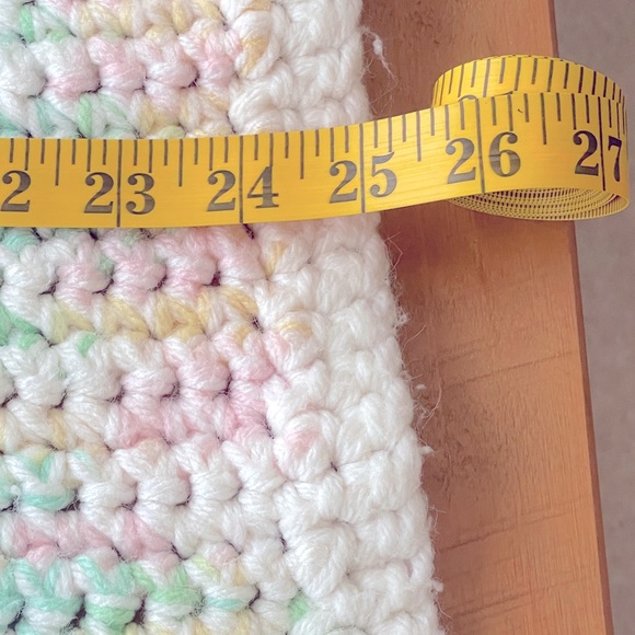 Sale🔥🔥 Handmade Tablecloth Size: 43 X 25 - Picture 5 of 6